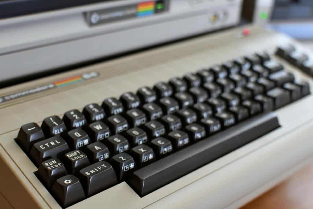 vintage-retro-commodore-64-computer-1980s-keyboard