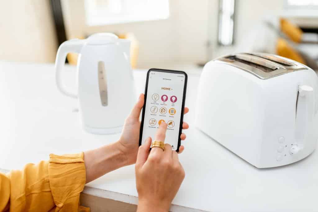 controlling-smart-kitchen-appliance-with-mobile