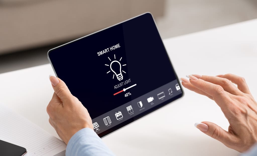 smart-home-managing-lighting-level-and-remote