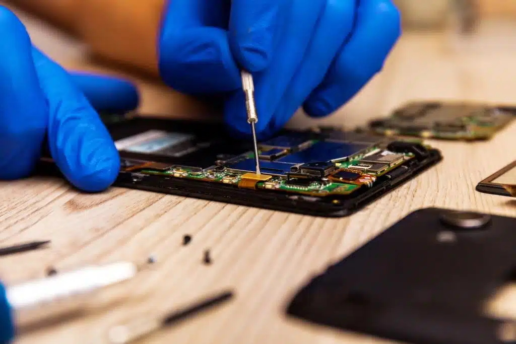 5 Things You Need to Know Selecting Cell Phone Repair